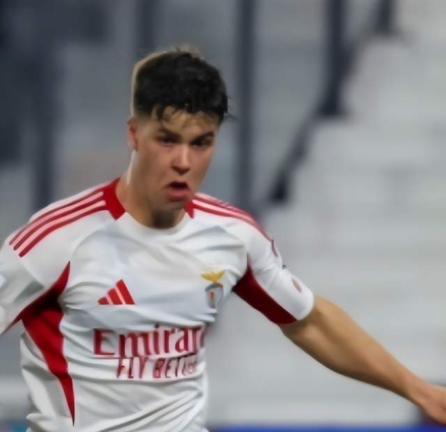 开云体育-2-1！穆帅有望逆袭：本菲卡不败差榜首7分，下轮赢波尔图或能争冠