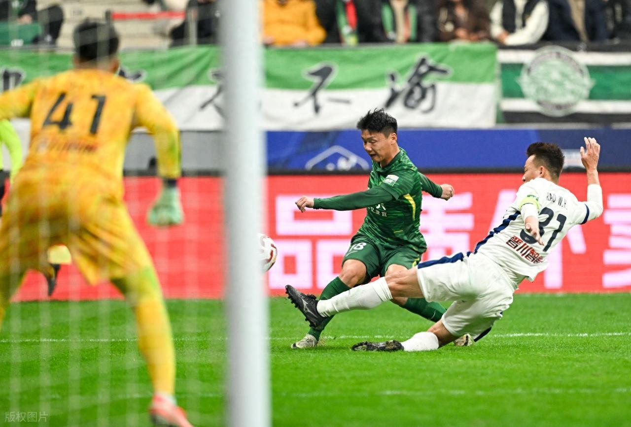 开云官网-26岁国足锋霸放狠话？赛季目标进3球！上赛季只进了2球，引发热议